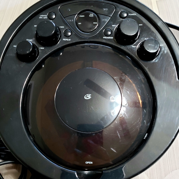 GPX Karaoke Party Machine With Microphone And CD - Picture 2 of 5